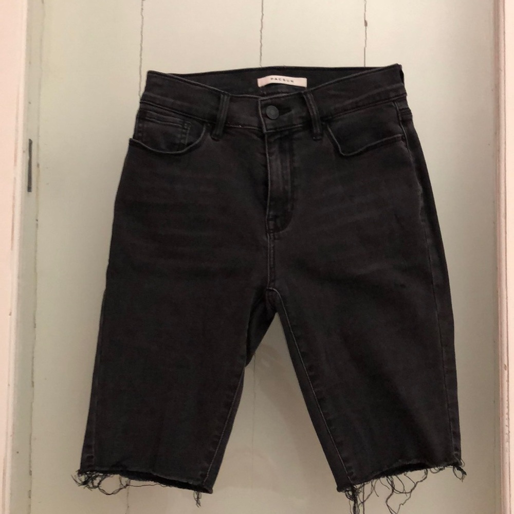Pacsun black jean Bermuda shorts with stretch. Worn once.